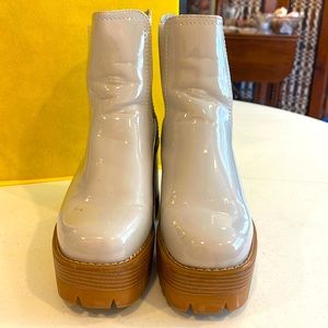 Steve Madden Madden girl wedged booties gray patent leather size 7